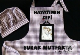 Aşık çiftler için potikareli mutfak önlükleri