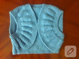 El örgüsü bebek yeleği