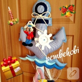 Mickey Mouse temalı kapı süsü ve takı yastığı