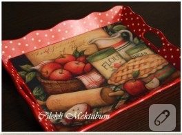 Apple Pie desenli kırmızı tepsi