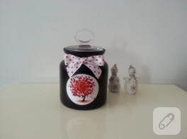 Bol kalpli kavanoz ve çekilişim