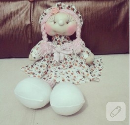 Tül çoraptan pembe saçlı bebek