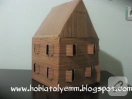 Gofret kutusundan oyuncak ev