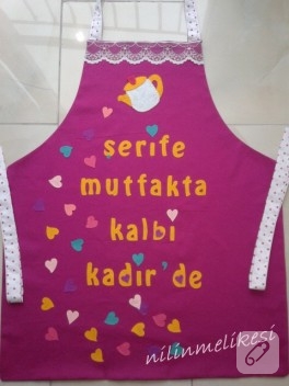 Keçe kalp süslemeli mutfak önlükleri