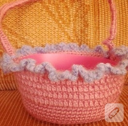 Pembe örgü sepet çalışması