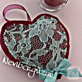 Dantel süslü keçe keseler