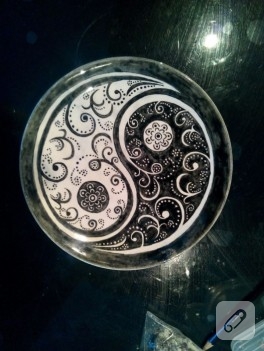 Ying yang el boyaması çini tabak