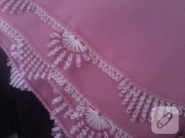 İğne oyası süslemeli pembe yazma
