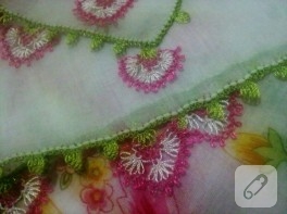 İğne oyası kenarlı pembe yazma