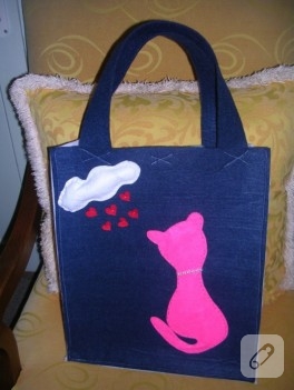 Romantik kedi aplikeli keçe çanta