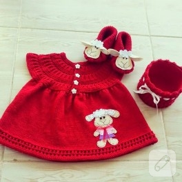 Kuzulu kırmızı bebek elbisesi
