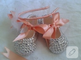 Swarovski süslemeli bebek patiği