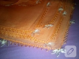 İğne oyası kenarlı turuncu yazma