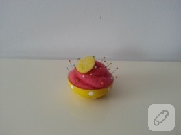 Cupcake iğnelik yapımı – keçeleme&cam boyama