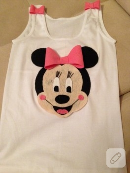 Keçe Minnie Mouse aplikeli tişört