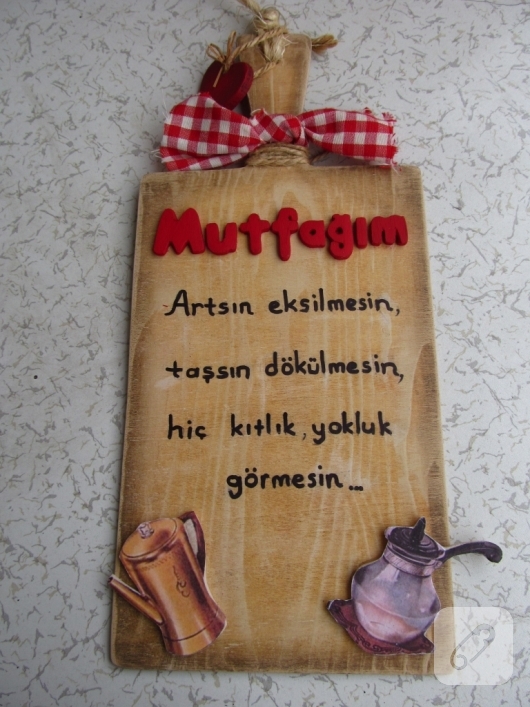 Eskitmeli ahşap mutfak duvar panosu Eskitmeli ahşap mutfak duvar panosu